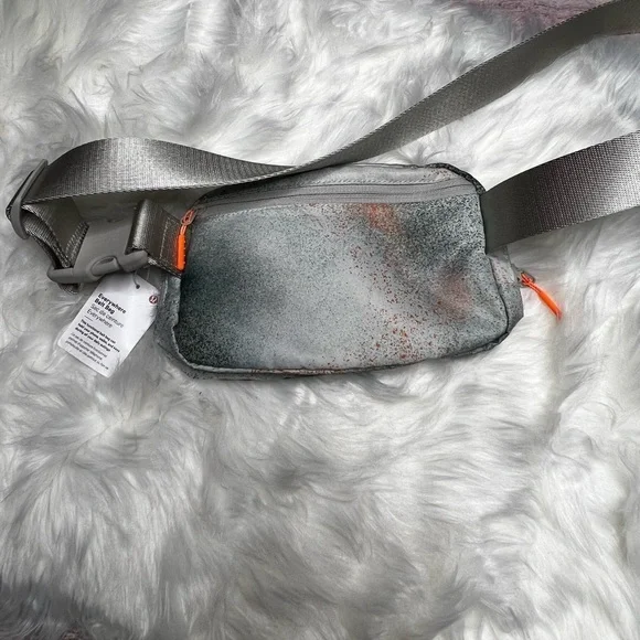 NWT | lululemon Everywhere Belt Bag | Spray Camo Mini Silver Blue - Picture 2 of 4